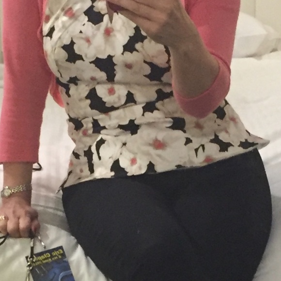 WHITE HOUSE BLACK MARKET Floral, Halter Top, Size 4 with Coral Skinny Belt - Picture 9 of 13